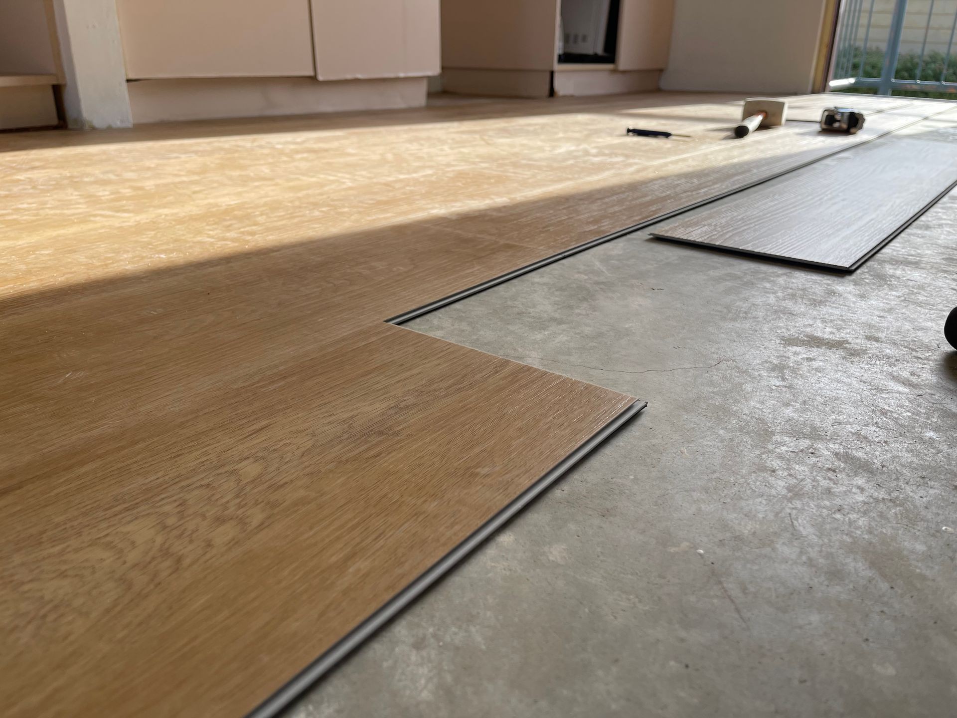 Solid wood and laminate flooring